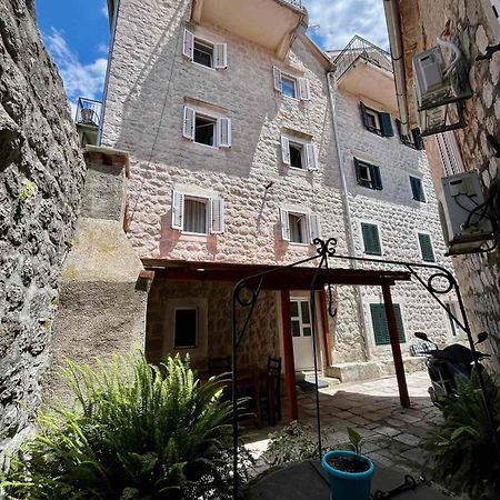 Pavle Apartmani Risan Bagian luar foto