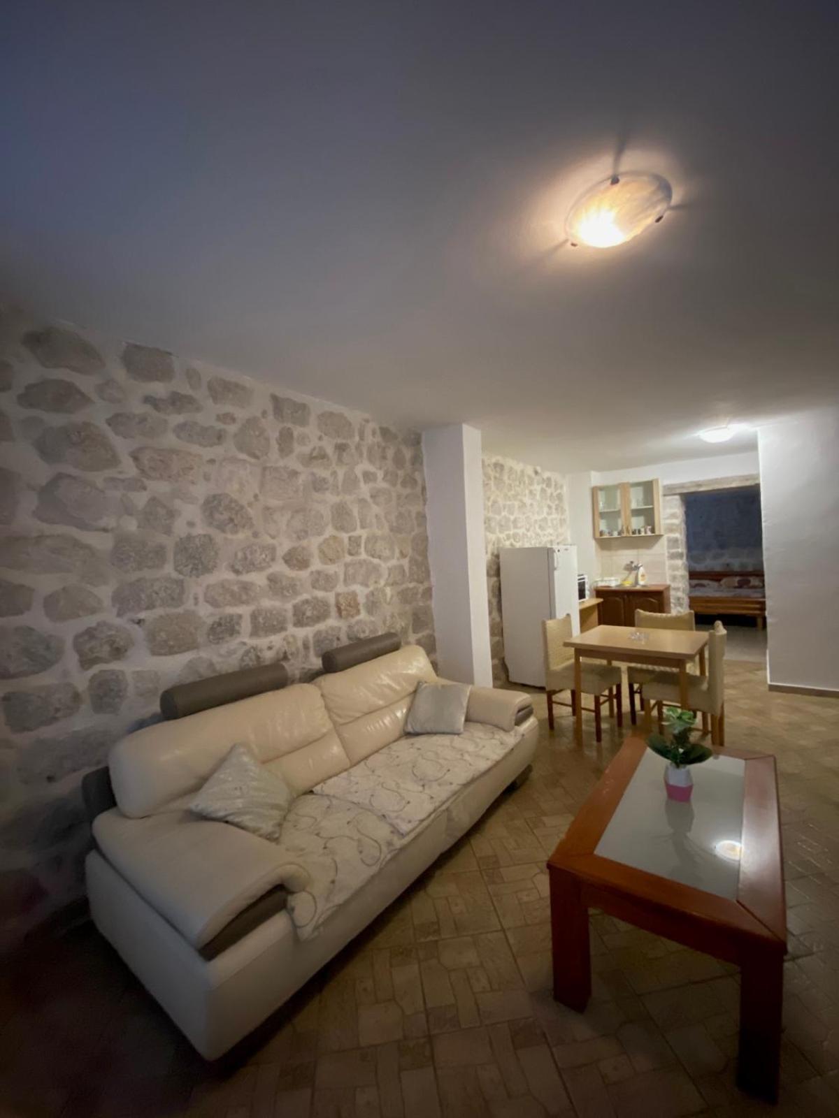 Pavle Apartmani Risan Bagian luar foto